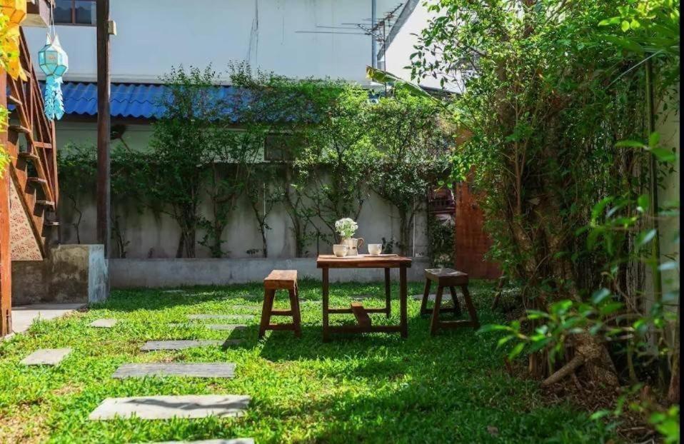 A Pousada Nearthepark Backpack House Chiang Mai Exterior foto
