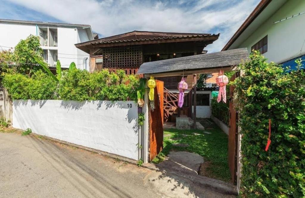 A Pousada Nearthepark Backpack House Chiang Mai Exterior foto